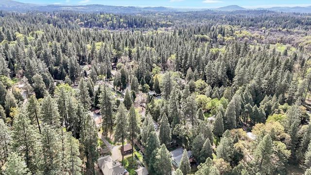 11312 Alpine Ln, Grass Valley, CA 95945