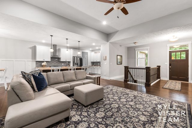 6283 Boulder Ridge Drive Ne, Plainfield Twp, MI 49306
