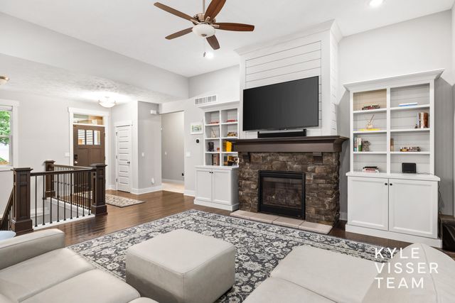 6283 Boulder Ridge Drive Ne, Plainfield Twp, MI 49306