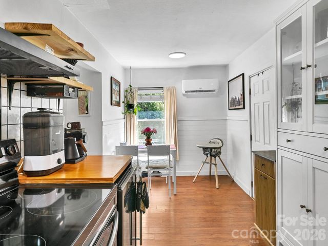 24 Chatham Road, Asheville, NC 28804