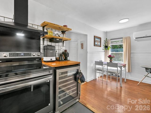 24 Chatham Road, Asheville, NC 28804