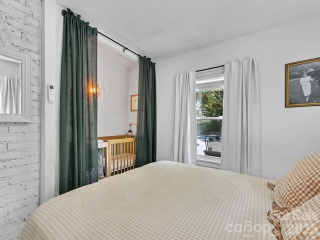 24 Chatham Road, Asheville, NC 28804
