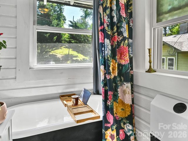 24 Chatham Road, Asheville, NC 28804