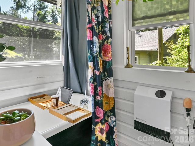 24 Chatham Road, Asheville, NC 28804