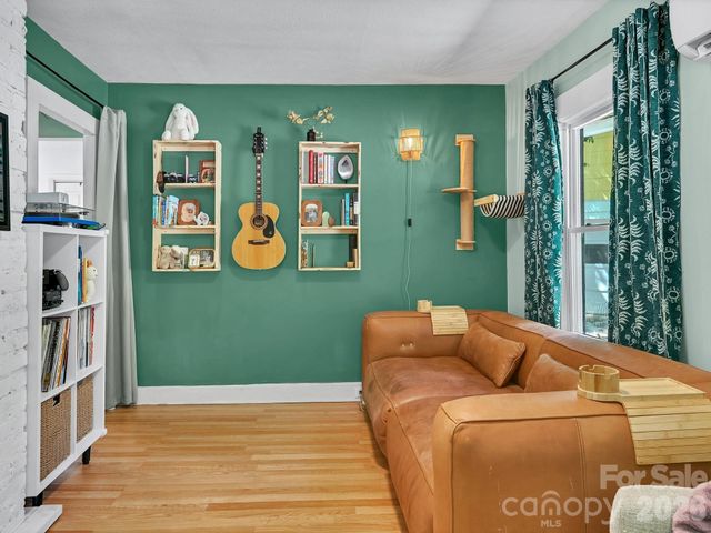 24 Chatham Road, Asheville, NC 28804