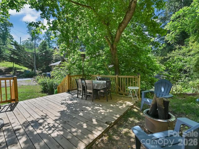 24 Chatham Road, Asheville, NC 28804