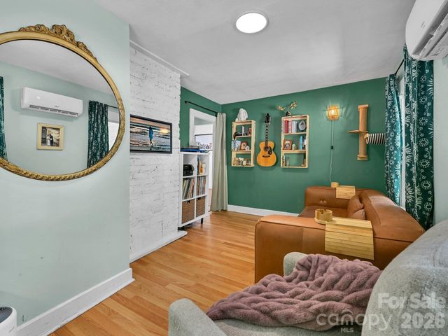 24 Chatham Road, Asheville, NC 28804