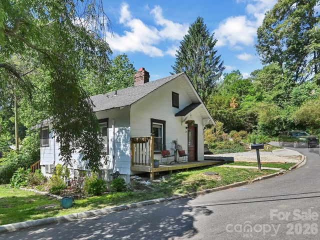 24 Chatham Road, Asheville, NC 28804
