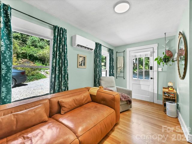 24 Chatham Road, Asheville, NC 28804
