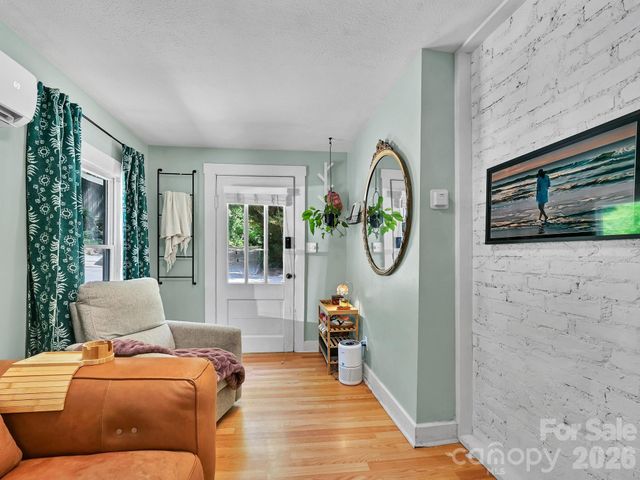 24 Chatham Road, Asheville, NC 28804