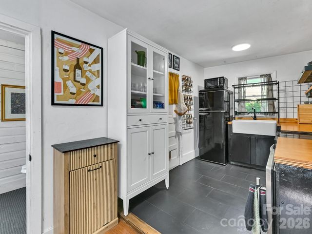 24 Chatham Road, Asheville, NC 28804