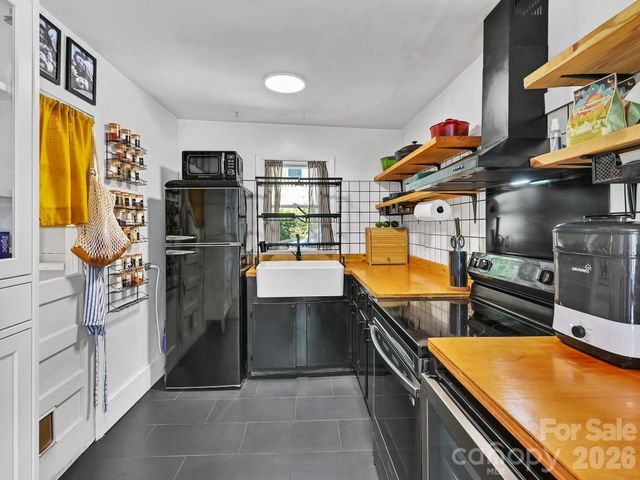 24 Chatham Road, Asheville, NC 28804