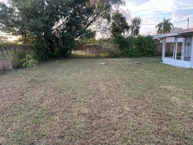 1418 E KIMDALE ST, Lehigh Acres, FL 33936