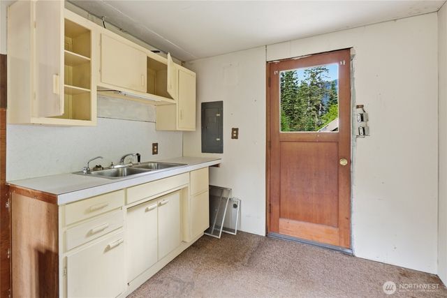 220 Shady Glen Lane, Easton, WA 98925
