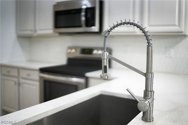 12109 Palm Cove ST, Fort Myers, FL 33913