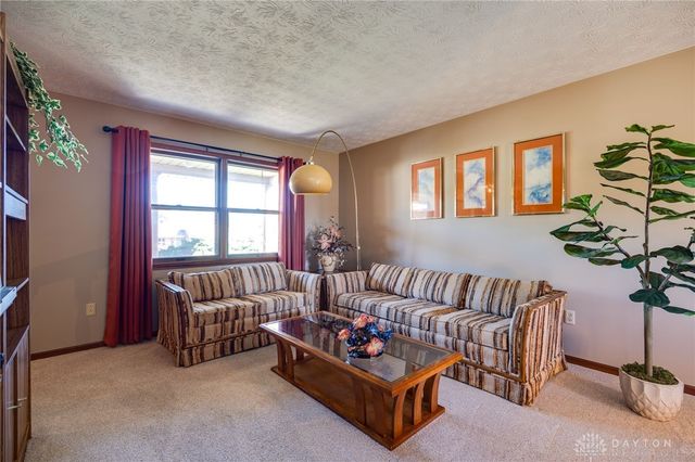 131 Queen Ann Court, Springboro, OH 45066