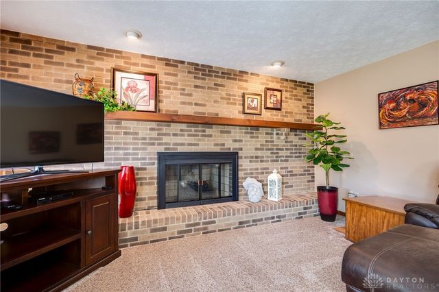 131 Queen Ann Court, Springboro, OH 45066