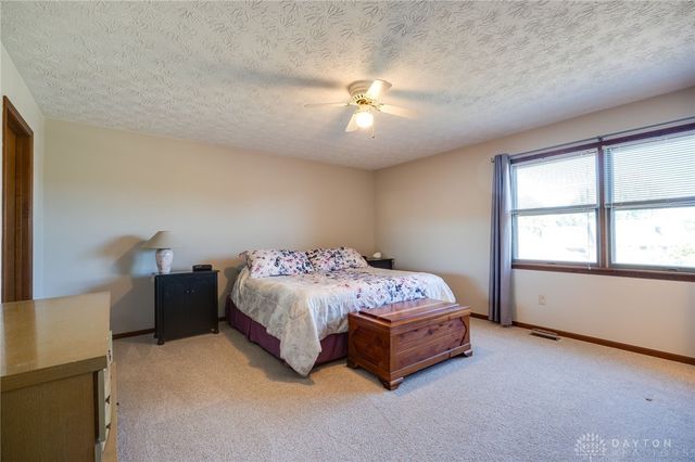 131 Queen Ann Court, Springboro, OH 45066