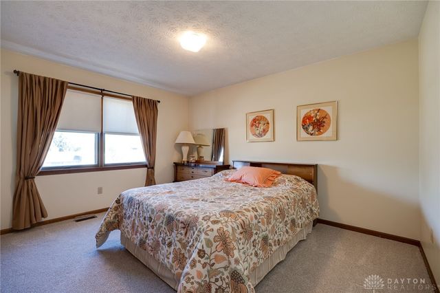 131 Queen Ann Court, Springboro, OH 45066