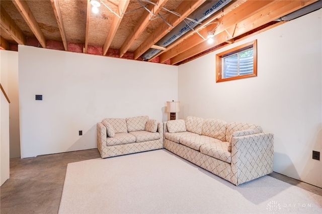 131 Queen Ann Court, Springboro, OH 45066