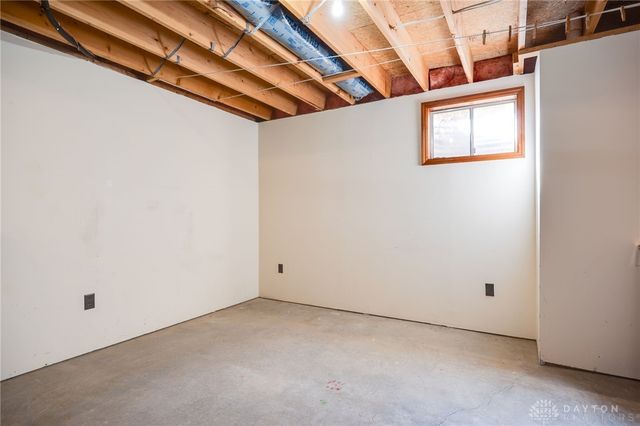 131 Queen Ann Court, Springboro, OH 45066