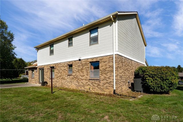 131 Queen Ann Court, Springboro, OH 45066