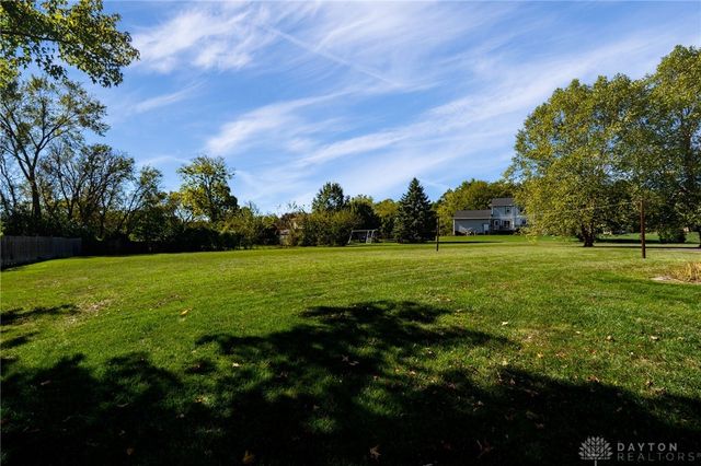 131 Queen Ann Court, Springboro, OH 45066