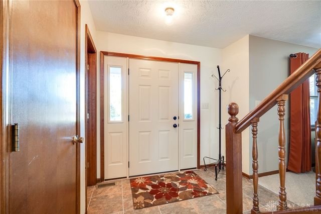 131 Queen Ann Court, Springboro, OH 45066