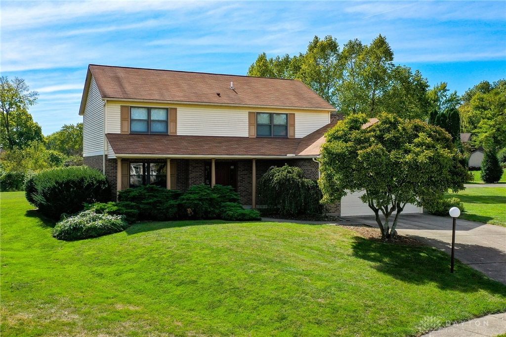 131 Queen Ann Court, Springboro, OH 45066