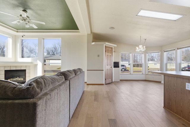 5281 N BURNING BUSH RD, Columbia, MO 65202