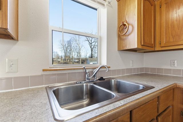 5281 N BURNING BUSH RD, Columbia, MO 65202