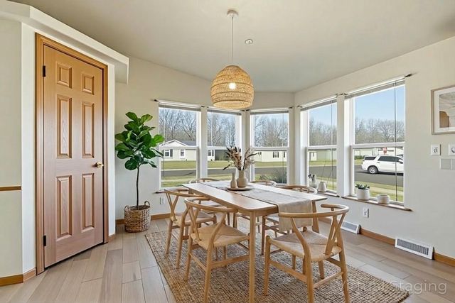 5281 N BURNING BUSH RD, Columbia, MO 65202