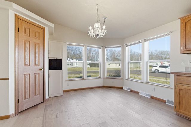 5281 N BURNING BUSH RD, Columbia, MO 65202