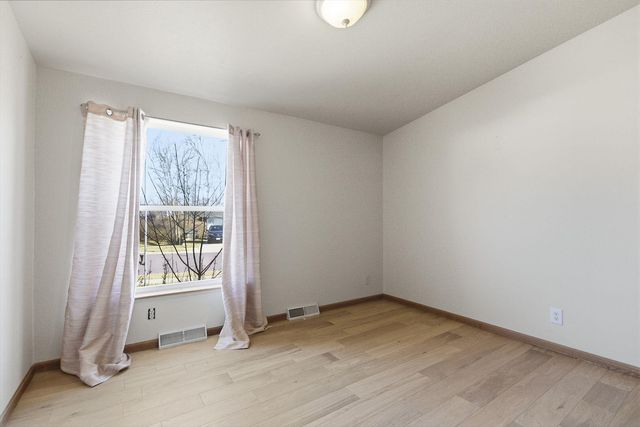 5281 N BURNING BUSH RD, Columbia, MO 65202