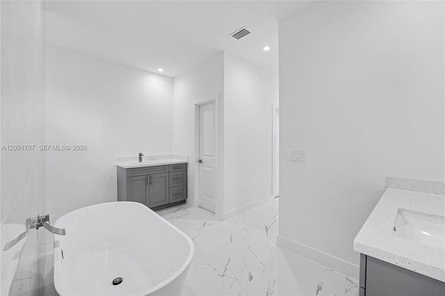 1909 NW 24th Place, Cape Coral, FL 33993