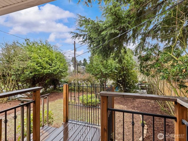 7821 Meridian Avenue N, Seattle, WA 98103