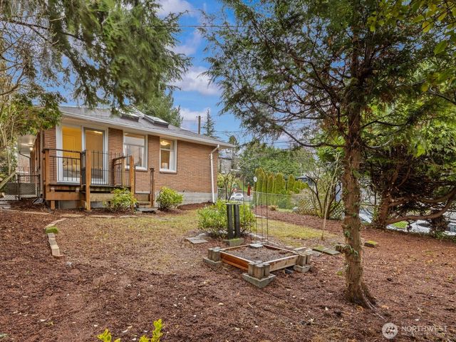 7821 Meridian Avenue N, Seattle, WA 98103