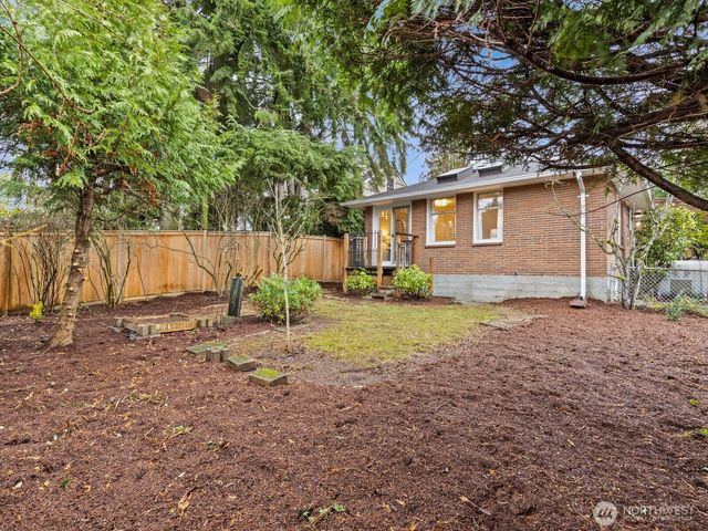 7821 Meridian Avenue N, Seattle, WA 98103
