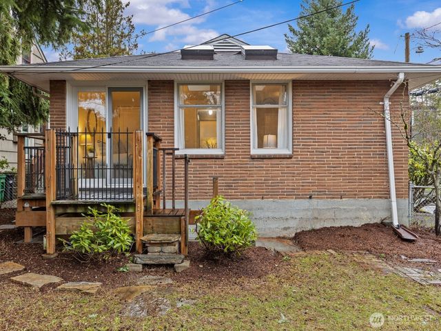 7821 Meridian Avenue N, Seattle, WA 98103