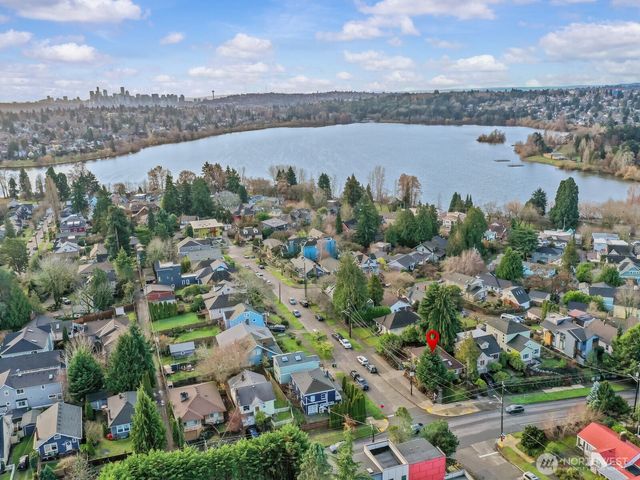 7821 Meridian Avenue N, Seattle, WA 98103