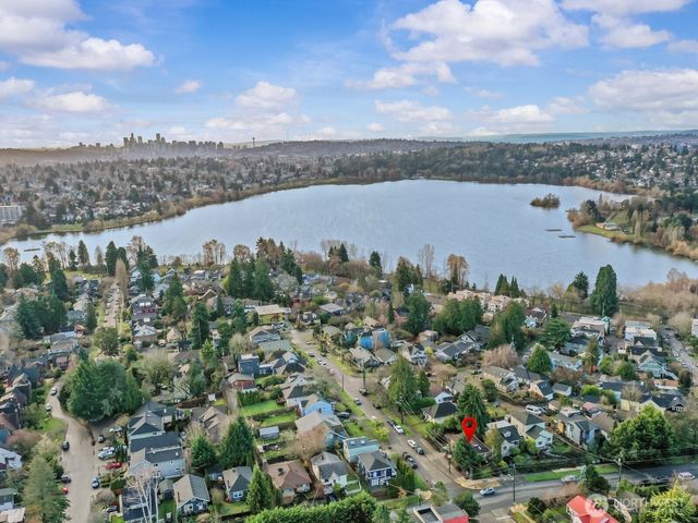 7821 Meridian Avenue N, Seattle, WA 98103