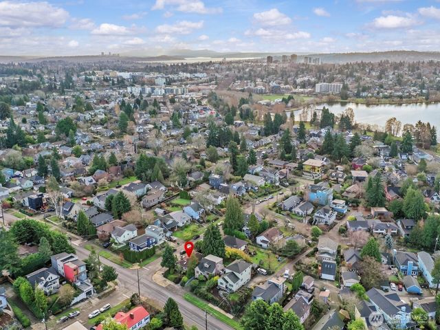 7821 Meridian Avenue N, Seattle, WA 98103