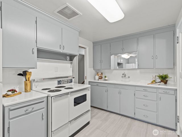 7821 Meridian Avenue N, Seattle, WA 98103