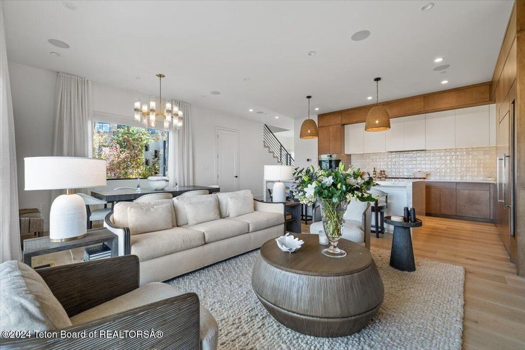 400 HIDDEN HOLLOW Drive, Jackson, WY 83001 photo 2