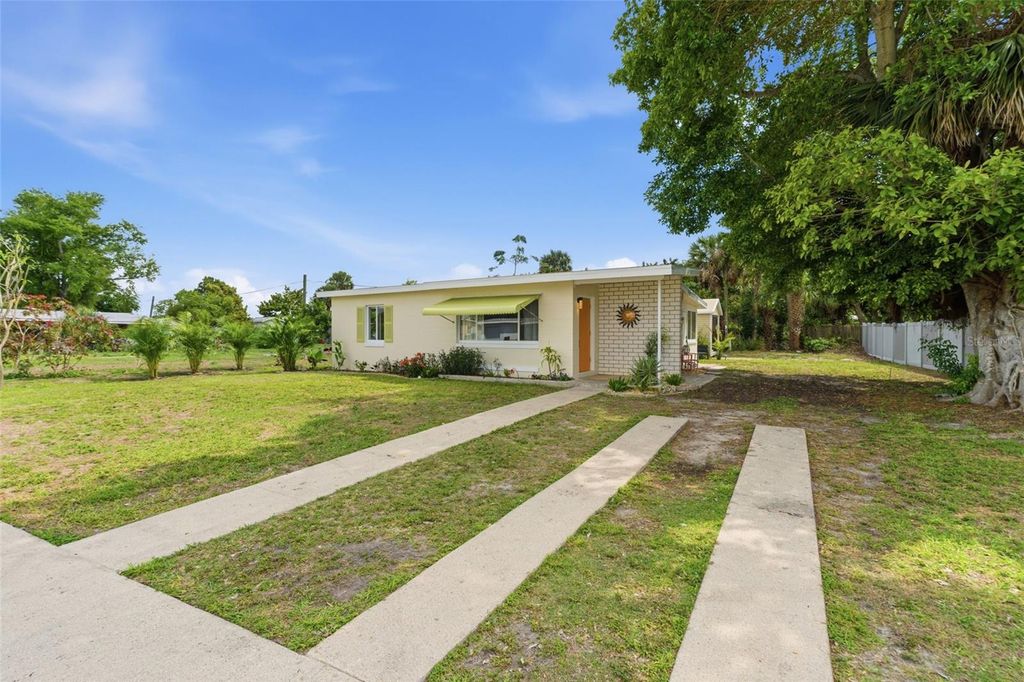 Image 4 of property listing at 21921 BEVERLY AVENUE, Port Charlotte, FL 33952