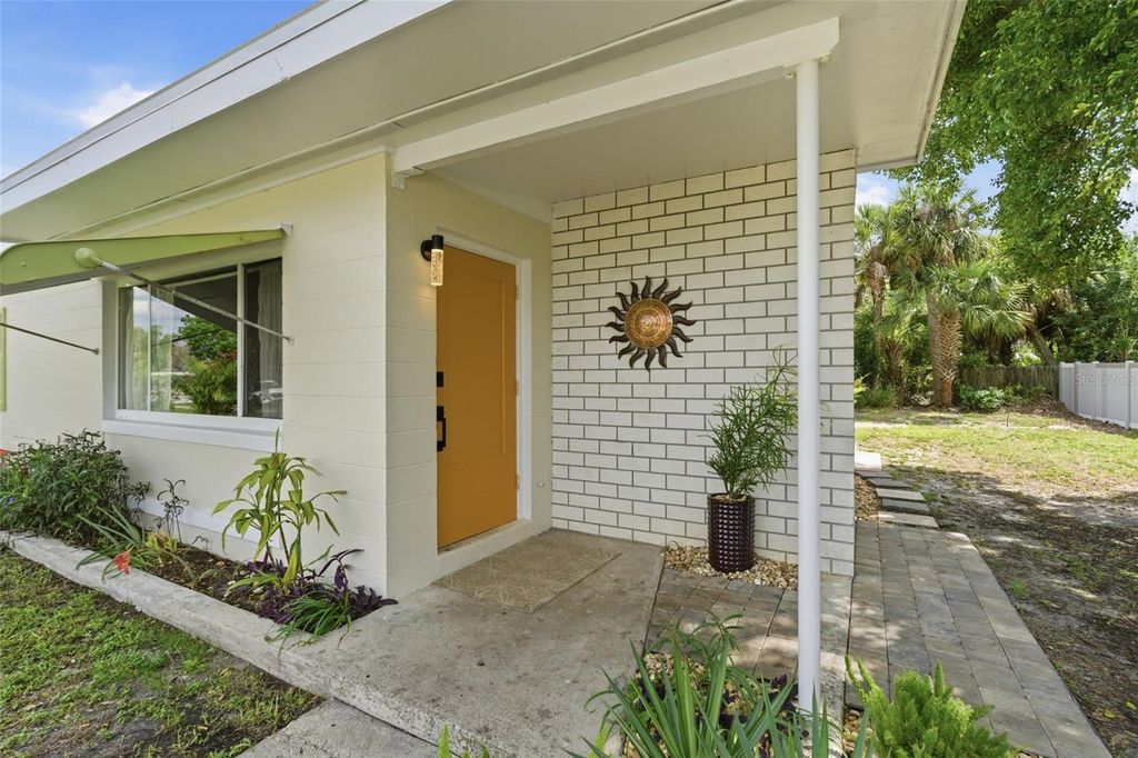 Image 5 of property listing at 21921 BEVERLY AVENUE, Port Charlotte, FL 33952