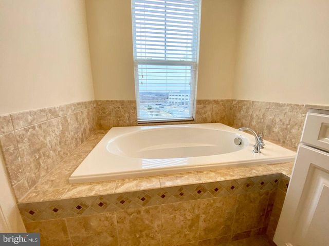 24622 SEACLIFF TER, Aldie, VA 20105