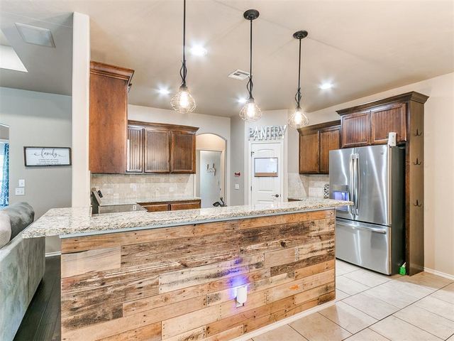 1595 Red River Circle, Edmond, OK 73025