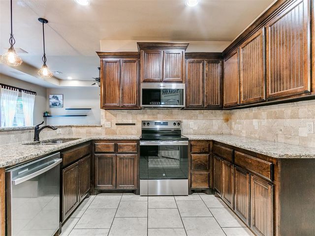 1595 Red River Circle, Edmond, OK 73025