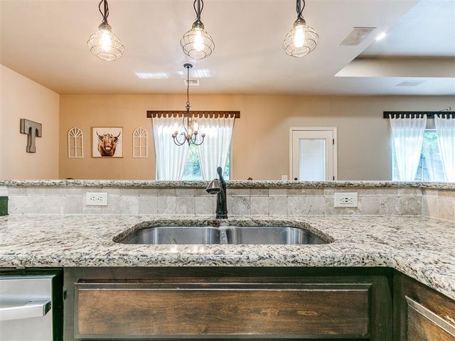 1595 Red River Circle, Edmond, OK 73025